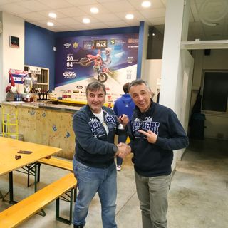 Cambio della guardia al Moto club Alfieri (da sinistra Roberto Galati e Giorgio Bandoli)
