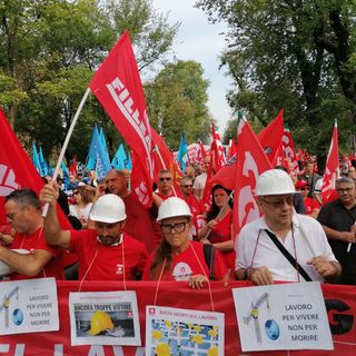 Alcune immagini (le restanti a fine articolo) relative la partecipazione astigiana alla manifestazione sindacale