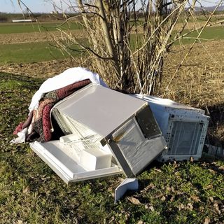 Elettrodomestici abbandonati