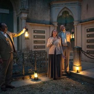 Un'immagine di scena di &quot;Dormono... sulla collina&quot; da una precedente rappresentazione