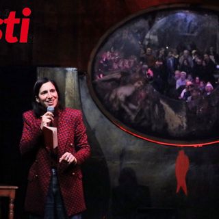 Elly Schlein sul palco del Diavolo Rosso