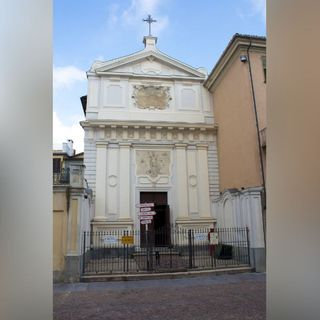 La chiesa sconsacrata di San Michele, già sede dell'omonima confraternita, che oggi ospita il Diavolo Rosso