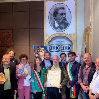 Foto di gruppo nella Sala Cirio