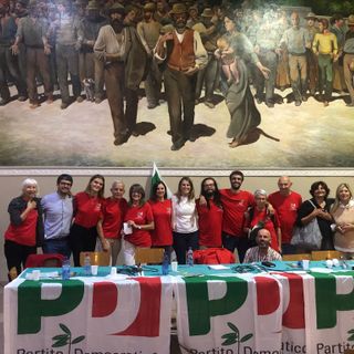 Foto di gruppo ritraente i responsabili del Partito Democratico di Asti, post Festa dell'Unità