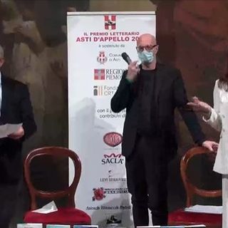 Il presidente dell'Asti d'Appello con i conduttori della finale