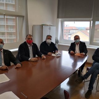 Nella foto, da sinistra: da sinistra: Dino Penso - Uil, Luca Quagliotti - Cgil, Stefano Calella - Cisl, il direttore generale Asl At Flavio Boraso, il direttore sanitario Asl At Mauro Occhi