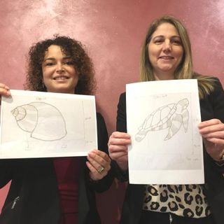 Anna Macchia e Giorgia Sanlorenzo con due bozzetti