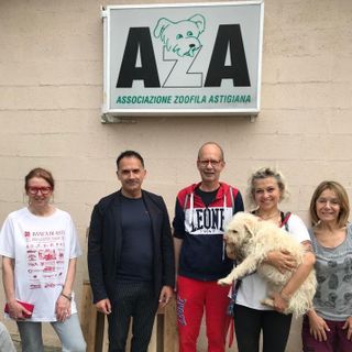 L'assessore Giacomini con alcuni volontari dell'AZA