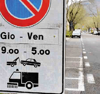 Perché nessun avviso del mancato servizio di spazzamento notturno?
