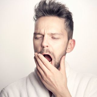 Uomo assonnato - Immagine dal sito royalty free Pixabay