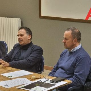 L'assessore Luigi Giacomini ritratto nel corso dell'assemblea svoltasi a San Fedele