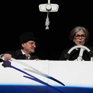 Due immagini di scena relative lo spettacolo &quot;Funeral home&quot;
