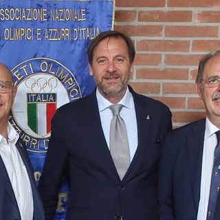 Giorgio Gianuzzi (il primo a destra) con Gianfranco Imerito presidente astigiano dell’Associazione Nazionale Atleti Olimpici e Azzurri d’Italia e Stefano Mei Presidente della Federazione Italiana di Atletica Leggera