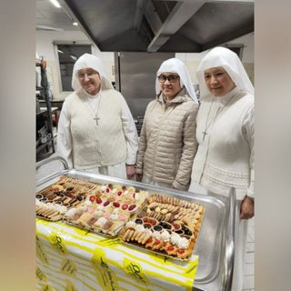 Alcune delle suore che gestiscono la mensa sociale di Asti