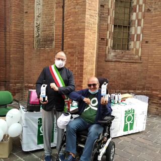 Il sindaco Maurizio Rasero con il referente Aisla, nonché vicepresidente nazionale dell'Associazione, Vincenzo Soverino