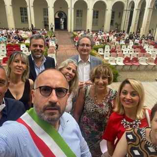 Un 'selfie' del sindaco Rasero con i docenti