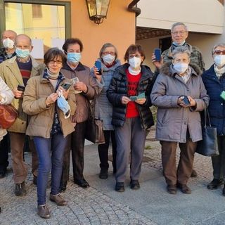 Alcuni dei partecipanti al corso per l'utilizzo dello smartphone