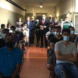 Un'immagine dell'incontro di educazione stradale per i richiedenti asilo