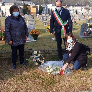 In occasione del 1 novembre, l'amministrazione ha deposto rose bianche al cimitero di Asti