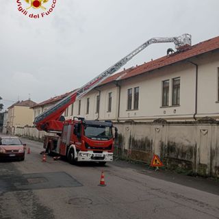 Maltempo, richiamati in servizio 20 vigili del fuoco, al Pronto Soccorso anche alcuni feriti lievi