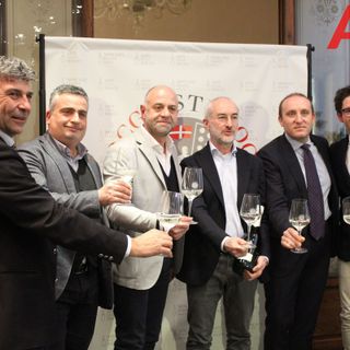 Asti Spumante e Moscato d'Asti chiudono il 2020 con +8,4% di bottiglie prodotte e volano a 91 milioni (VIDEOINTERVISTE)