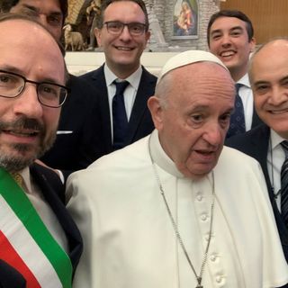 Un immagine della visita in Vaticano della giunta comunale di Asti