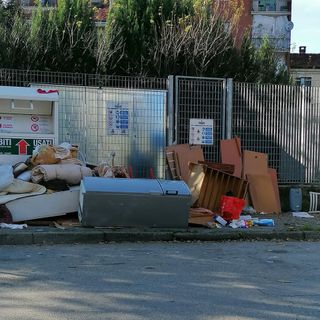 Degrado urbano, la denuncia del consigliere Spata: “Ecco cosa ho trovato in via Fenoglio”