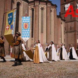 Il grande affresco medievale di Asti libero Comune: i temi del corteo storico