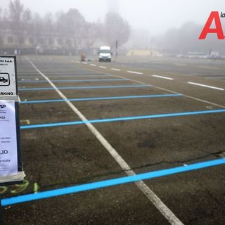 Ambiente Asti: &quot;Blue Monday? Ieri il lunedì più triste per i pendolari, con piazza del Palio tinta di blu&quot;
