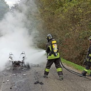 Due immagini (la seconda a fine articolo) relative l'intervento dei vigili del fuoco Due immagini (la seconda a fine articolo) relative l'intervento dei vigili del fuoco