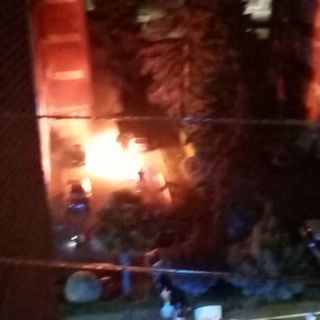 L'auto danneggiata dalle fiamme nel corso della scorsa notte (foto di Luciana Cuccu da Facebook)