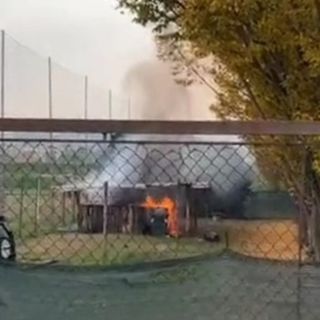 A fuoco la struttura del &quot;Al Terzo Tempo&quot; di Asti, luogo estivo di spettacoli all'aperto [FOTO]