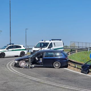 Incidente stradale in corso Savona località Boana. Donna ferita in pronto soccorso