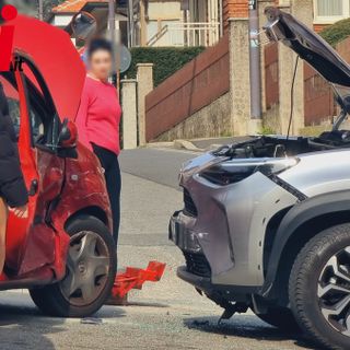 Violento schianto in via Brovardi, sul posto Vigili del Fuoco e 118