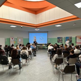 La questura di Asti collabora con le scuole per educare alla sicurezza stradale e online [GALLERIA FOTOGRAFICA]