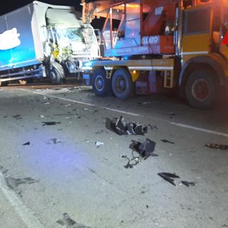 Scontro tra mezzi pesanti nella notte in corso Alessandria. I conducenti in ospedale