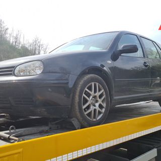 Salta posto di blocco a Castello di Annone, rintracciato dopo la fuga, in una cascina