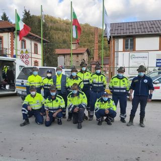 Una delle squadre degli Alpini astigiani della P.C. che hanno operato nelle zone dell’alluvione nel Cuneese