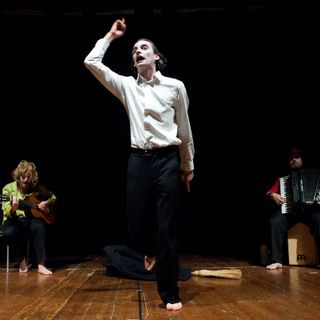 Un'immagine di scena da &quot;Io provo a volare&quot;