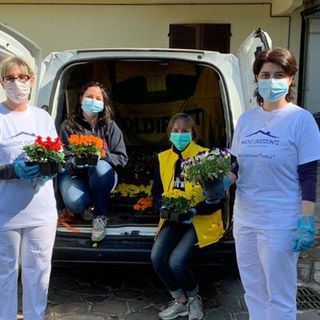 Donne Impresa Coldiretti Asti offre 180 vasi di fiori per giardino terapia