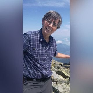 Personale del Soccorso Alpino impegnato nelle attività di recupero della salma, rese più difficoltose dalle nubi presenti su quel tratto di monte