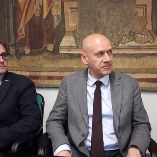 M5S: “Parlamentari e consiglieri regionali, diamo il buon esempio: dimezziamoci lo stipendio!”