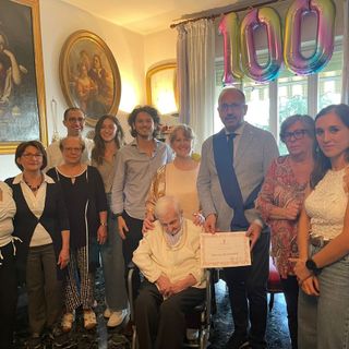 Auguri alla neo centenaria astigiana, la maestra Onorina Mansone