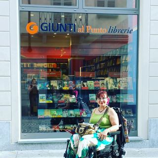 "Che bella la nuova libreria di Asti, peccato che con la mia carrozzina non possa entrare"