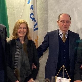 Il Cavaliere del Lavoro Marco Boglione (a sin.), con Maria Grazia Doglione, essa pure Cavaliere del Lavoro, Luigi Florio, presidente Rotary e Marco Fasano, direttore della Fondazione Cavour