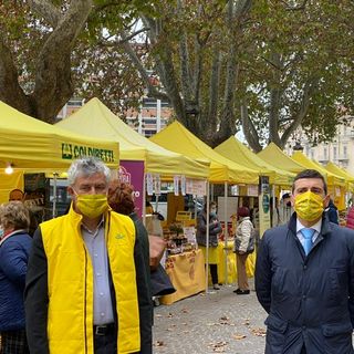 Marco Reggio e Diego Furia all'Agrimercato Campagna Amica di piazza Alfieri (foto d'archivio)