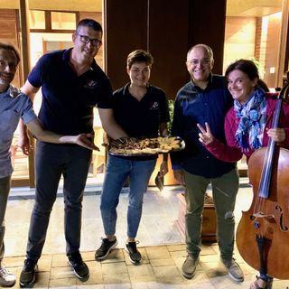 Da sinistra, Massimo Barbero, Alessandro Durando con la moglie Sara, Fabio Fassio, Simona Colonna