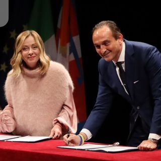 Il momento della firma (Merphefoto)