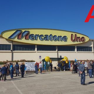 Il presidio al Mercatone Uno