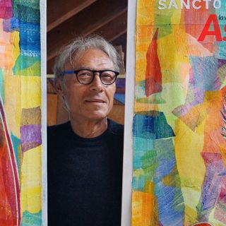 Il maestro Pinsoglio con i due Palii (MerfePhoto)